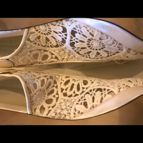 NEW Anne Klein Ivory Lace Shoes - Picture 5 of 13